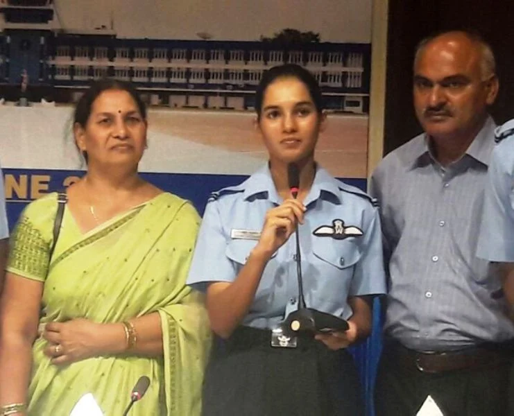 Avani Chaturvedi With Her Parents