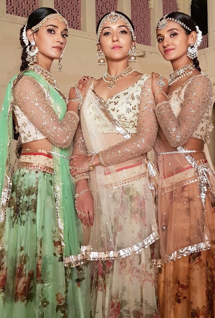 neeti mohan with her sisters shakti and mukti in kanha re poster