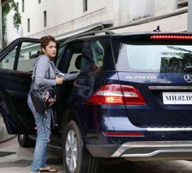 Isha Koppikar with Her Car