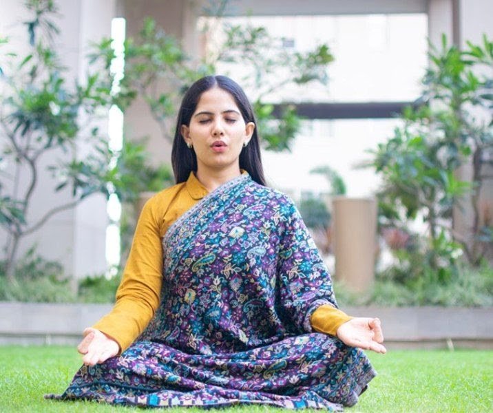 Jaya Kishori doing Yoga